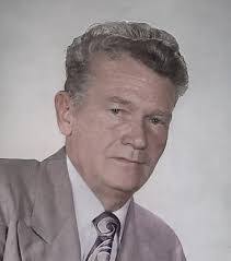 Elizabeth Durden's Instagram, Twitter & Facebook