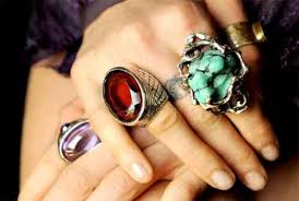 Batu ruby memiliki symbol keberanian dan kekuatan. 9 Jenis Batu Akik Termahal Di Dunia Tertarik Memilikinya