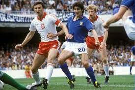 Ficha del encuentro de semifinales del mundial de fútbol de 1982 jugado entre las selecciones de polonia y italia con detalle de goles, jugadores titulares y suplentes, tarjetas y cambios. Italia Polonia 82 World Football 1982 World Cup Vintage Sports