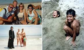 Awkward Family Photos Most Embarrasing Beach Holiday Snaps Daily Mail Online