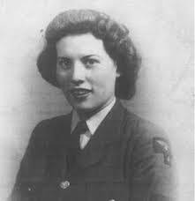 Laurie Eves's Instagram, Twitter & Facebook