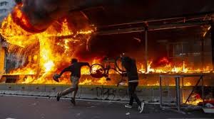 5 Peristiwa Mencekam Demo UU Cipta Kerja di Jakarta Kamis Kemarin