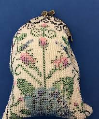 You may make them on the continuous wire or you may make separate petals and wire them singly to flower. Ravelry Floral Beaded Bag Pattern By Wendy Mcdonnell