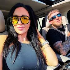 Laurel Hebert's Instagram, Twitter & Facebook