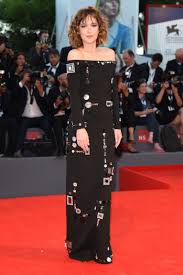 But while her family epitomizes old hollywood chic. Dakota Johnson S Style File Every One Of Her Red Carpet Outfits