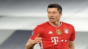 الهدف جاء من عرضية من الجهة اليمنى عبر كاميل جوزوياك، اتجاه منطقة الجزاء. Ù„ÙŠÙØ§Ù†Ø¯ÙˆÙØ³ÙƒÙŠ ÙŠÙ‚ØªØ±Ø¨ Ù…Ù† ØªØ­Ø·ÙŠÙ… Ø±Ù‚Ù… ØµØ§Ù…Ø¯ Ù…Ù†Ø° Ù†ØµÙ Ù‚Ø±Ù† Rt Arabic