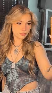 Dora Dailey's Instagram, Twitter & Facebook