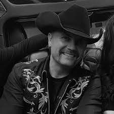 Erick Robertson's Instagram, Twitter & Facebook