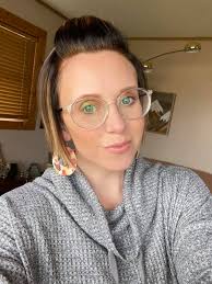 Cool ka lang, girl! Your eyewear and your face is too pretty to get angry.  #EyeCareForYou #SarahGForEO