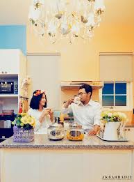 Kedua tempat ini adalah tempat yang indah untuk prewedding, terutama jika anda ingin berfoto dengan pemandangan kota bandung di bawah sana. 30 Foto Prewedding Indoor Casual Elegant Simple