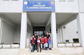 Aydın, bozdoğan bölgesinde, kategorisinde, askeri birimler alanında faaliyet gösteren bir firma. Jandarmayi Ilk Kutlayan Cocuklar Oldu