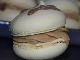Macarons Chocolat Blanc Speculoos La Cuisine De Fanie Macaron Chocolat Macaron Chocolat Blanc Macaron