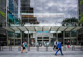 Apply to associate, vice president of compliance, assistant vice president and more! Deutsche Bank S Name Unveiled At Nyc Tower As Bank Moves Uptown Bloomberg