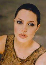 Tagli di capelli corti aniconformista, taglio pixie aniconformista, . Angelina Jolie Short Haircut Girls Facebook
