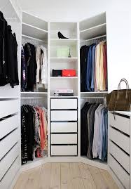 How to organize a small walk in closet. 5 Small Walk In Closet Organization Tips And 40 Ideas Digsdigs