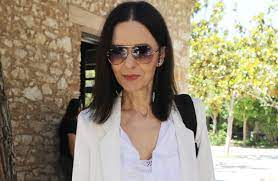 Η κάτια δανδουλάκη είναι απο εκείνες τις γυναίκες που ο χρόνος τις αγαπάει και είναι αρκετά η κάτια δανδουλάκη έχει καταγωγή από τη σητεία από την πλευρά του πατέρα της και από τη μικρά. H Katia Dandoylakh Spaei Th Siwph Ths Ediw3e Apo 8iaso Ths Ton H8opoio Poy Kathgoreitai Gia Parenoxlhsh Znews