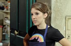 Attention, la suite de cet article contient des également dans plus belle la vie du jeudi 18 mars 2021, emma est contrariée après que katia, la personne en charge de l'audit de gts, a. Plus Belle La Vie France 3 Lea Francois Barbara Va Vite Se Retrouver Completement Paumee