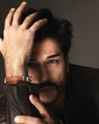 Gq Turkiye On Instagram Onu Bu Sene Gq Turkiye Subat Sayisinin Kapaginda Gordugumuzde 30 Yasini Henuz Doldurmustu Simdi Yen Turkish Actors Gq Turkish Beauty