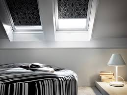 Trouvez facilement votre store pour fenêtre de toit parmi les 74 références des plus grandes marques (velux, heroal, mottura,.) sur archiexpo, le spécialiste de l'architecture et système pour rideaux plissés avec plis de 20 mm conseillés pour locaux domestiques et professionnels. Habillage De Fenetre De Toit Et Puits De Lumiere Rideaux Et Stores