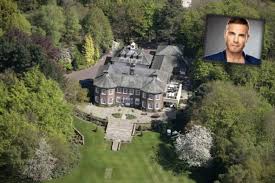 Top 10 Celebrity Homes Celebrity Houses Charming House Wilbraham