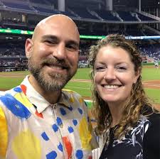 Today marks 3000 straight days of my social experiment of a uniform of  color with @jamsworld! What started as a fun art basel outfit morphed into  a way of being. Here's the