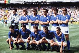 A camisa da itália iii 19/20 s/nº torcedor puma é o manto entorta varal que faltava na sua coleção compondo o terceiro uniforme da gli azurri, a camisa renaissance da seleção italiana é inspirada. Times Historicos Italia 1982 Calciopedia