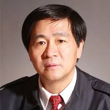 A Year of Disappearing Business Executives