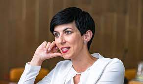The sole female leader of a party in parliament is herself just 35 and is reaching out to. Pekarova Adamova Kandiduje Na Predsedkyni Top 09 Ctete Profil E15 Cz