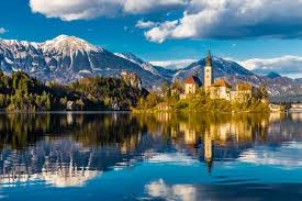 The country lies in south central europe in the julian alps at the northern end of the adriatic sea, bordered by austria to the north, italy to the west, hungary to the northeast, and croatia to the south/southeast. Guide En Slovenie Guide Touristique Pour Visiter La Slovenie Et Preparer Ses Vacances