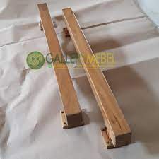 Kamu bisa menggabungkan kayu dan bingkai pintu kayu sebagai model handle pintu depan rumah untuk memperoleh kesan hangat dan natural di area depan pintu rumah. Jual Handle Tarikan Pintu Dari Kayu Jati Set Pegangan Gagang Pintu Kab Jepara Gallery Mebel Tokopedia