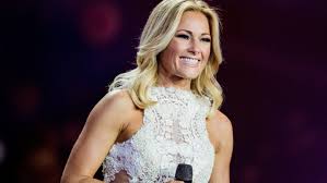 Still dating her boyfriend florian silbereisen? Helene Fischer Meldet Sich Aus Der Auszeit 2020 War Absolutes Katastrophenjahr