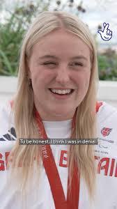 Chantelle Lindsay's Instagram, Twitter & Facebook