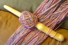How To Use A Niddy-Noddy | How To Wind Yarn On A Niddy-Noddy