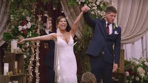 Which Love Is Blind Contestants Are Still Together Cameron And Lauren Barnett And Amber And More In 2020 Wedding Sheath Wedding Dress Nick And Vanessa