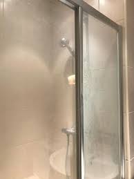Spray the vinegar solution onto the glass shower doors. Woman Gets Her Grimy Limescale Marked Shower Screen Sparkling In Minutes With Poundland Spray