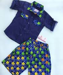 Cependant, le modèle incontournable est celui à manches courtes et col rond et s'adapte en toute saison, à la fois avec un pantalon ou un bermuda. 25 Idees De Jeunes Garcons Tenue Africaine Garcon Tenues Enfants Tenues Pour Garcon