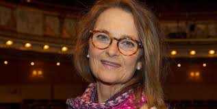 The löwander family runs their old fashioned restaurant in stockholm, but the small amount of patrons worries them. Suzanne Reuter Om Spritmissbruket Stoppa Pressarna Kandisar Kandisnytt Hant Extra Se Hor Noje