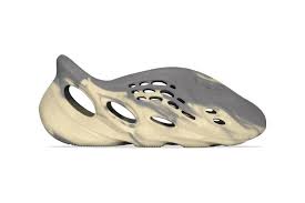 Kanye west's bringing us something very controversial in 2020. Yeezy Foam Rnnr Mxt Moon Grey Sand Info Hypebeast