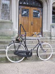 Black And White Bike Frame Brown Seat White Tires Black Frame 1951 Raleigh Dl1 By Somervillebikes Via Flickr Raleigh Bikes Bike Vintage Bicycles