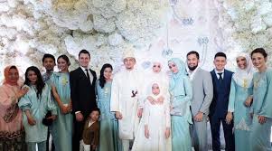 Hello lovers, this is the only 'official page' and follow my official twitter account @nor4danish and. Nora Danish Jadi Orang Tengah Lima Bulan Berkenalan Diganggu Orang Ketiga Ini 6 Fakta Perkahwinan Laudya Cynthia Bella Engku Emran Hiburan Mstar