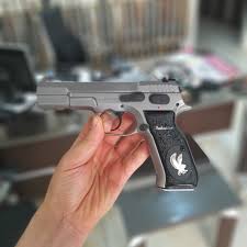 Tabanca Kabzeleri Pistol Grips Panosundaki Pin