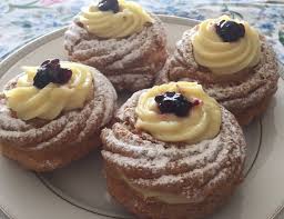 Sebbene negli ultimi anni si sia affermato l'uso di friggere la pasta della zeppola anche in olio di oliva. Festa Di San Giuseppe Tempo Di Zeppole Storia E Leggenda Della Tradizione Napoletana La Voce Di New York