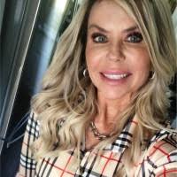 Kelly Self's Instagram, Twitter & Facebook