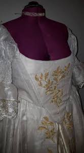 Aug 17, 2019 · outlander star caitriona balfe reportedly pulled off a secret wedding to her music producer fiancé, tony mcgill, last weekend.; The Replica Of The Wedding Dress Of Claire Fraser Caitriona Balfe In Outlander S01e07 Spotern