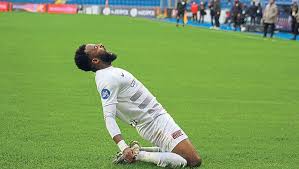 Aaron boupendza (born 7 august 1996) is a gabonese professional footballer who plays as a forward for turkish club hatayspor. Boupendza Dan Son Dakika Transfer Aciklamasi