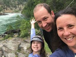 Who is currently the director of camp bnos?