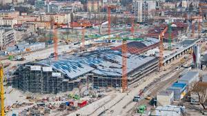 Lodž je mĕsto v centrální části polska. Lodz Fabryczna Train Station Lodz Poland Ulma