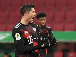 Zwycięski gol lewandowskiego z drochtersen/assel. Foto Liga Jerman Augsburg Vs Bayern Munchen 0 1 Indozone Id