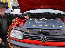 Автомобили построенные на платформе a3 (pq33) концерном volkswagen. Seiner Zeit Weit Voraus Dieser Korler Entwickelte Den Elektro Golf Iii Kassel