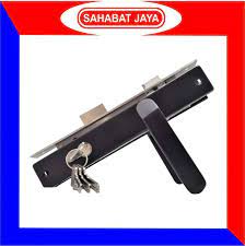 Apabila anda memilih untuk menggunakan pintu dari bahan aluminium, maka ada. Handle Kunci Pintu Aluminium Set Glatino Glt 939 Wh Bd Hitam Terbaru Agustus 2021 Harga Murah Kualitas Terjamin Blibli